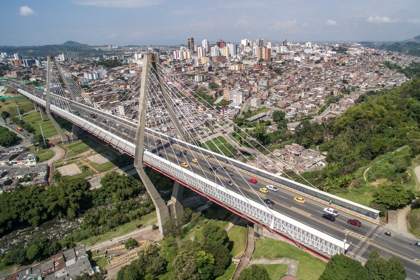 Transporte ejecutivo Pereira - vista ciudad y Aeropuerto Internacional Matecaña (PEI)